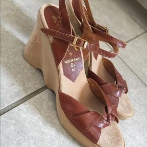 Vintage 70s Famalore Hi Up Leather Platform Strappy Italy Sandal Heel Size 10